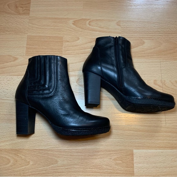 Karston Air Atota Women's Black Leather Booties - Picture 2 of 11